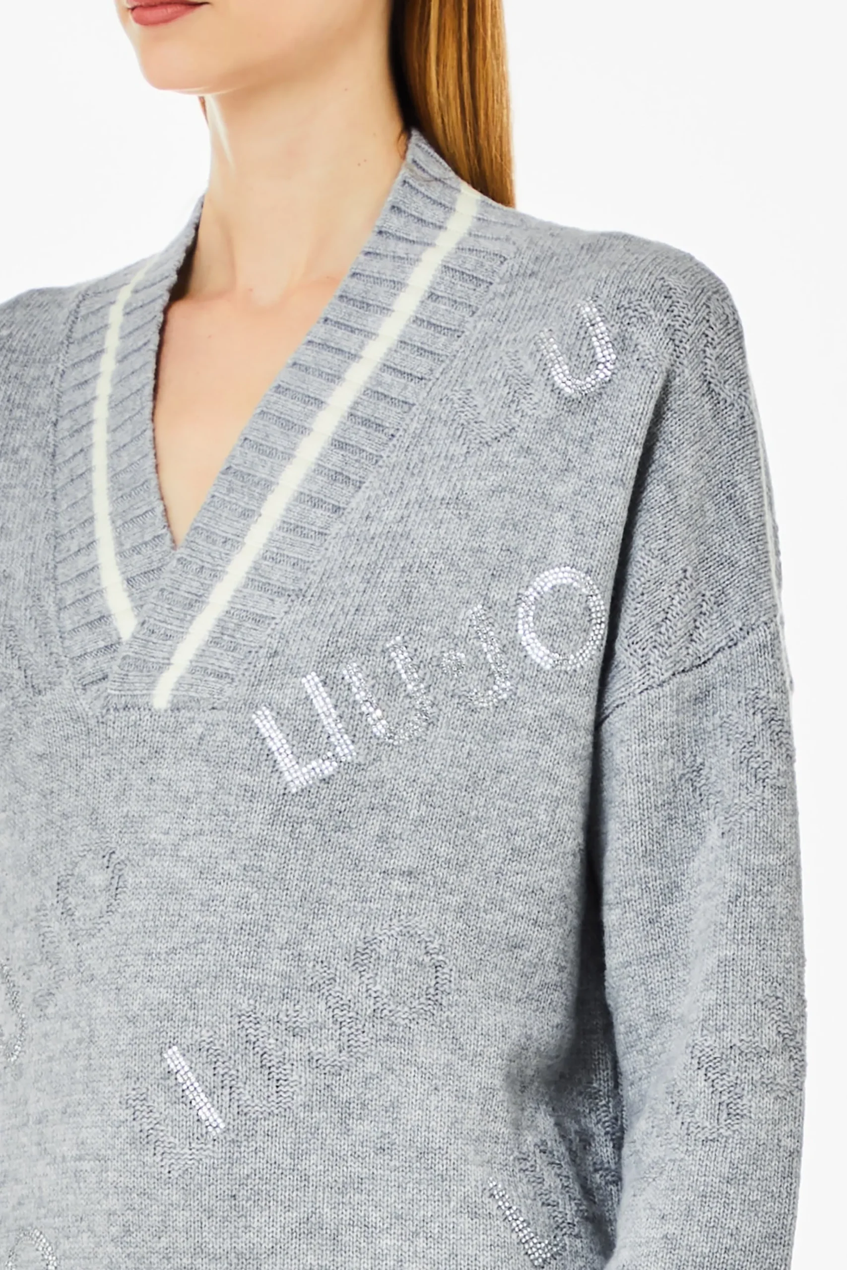 maglia_con_scollo_a_v_e_m_1.webp New Maglia con scollo a V e motivo jacquard di Donna Felpe