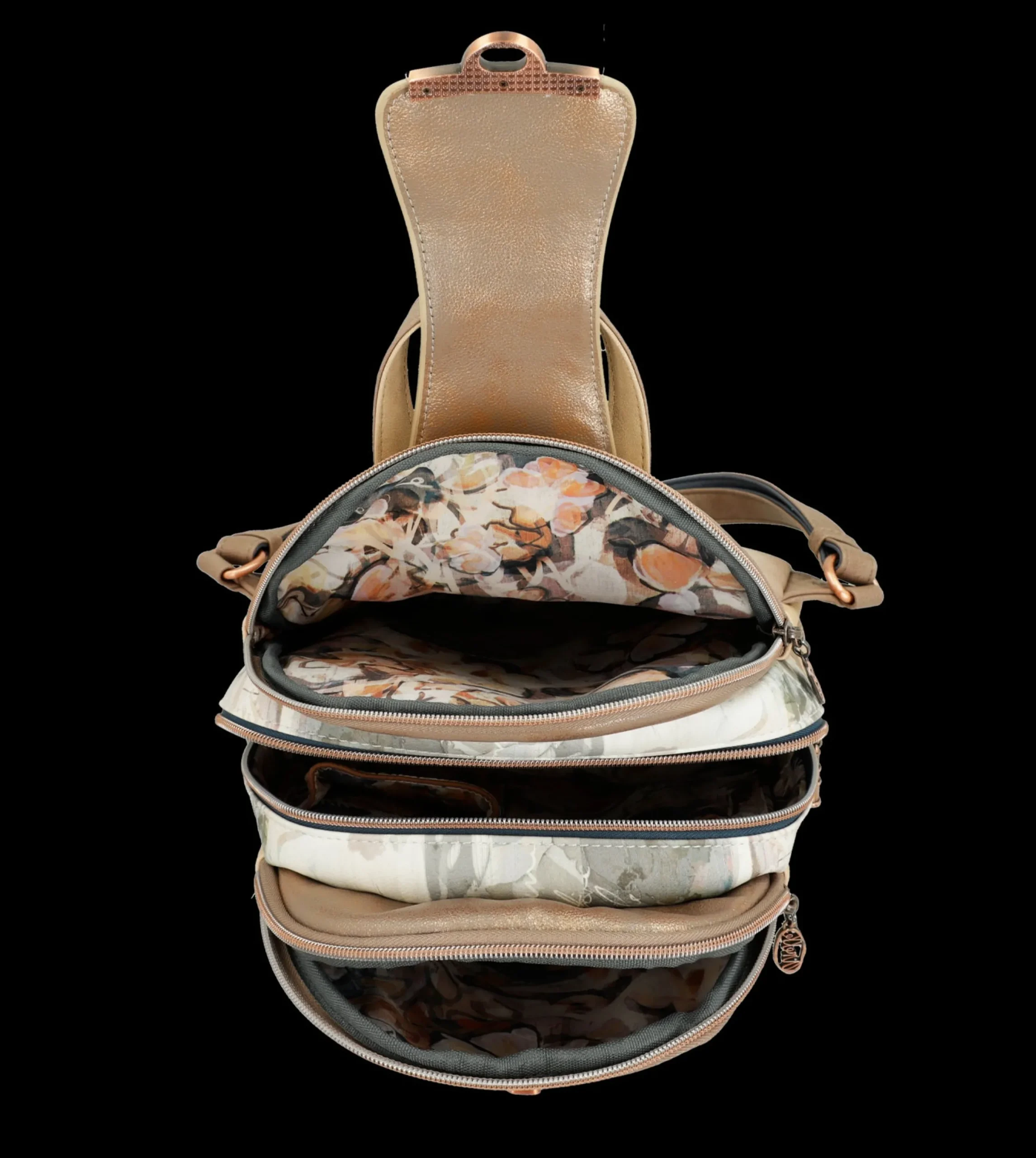 zaino_anekke_con_chiusura_3-1.webp Clearance Zaino con chiusura a patta e dettagli romantici Donna Zaini